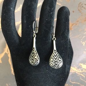 Silver Teardrop Earrings E34